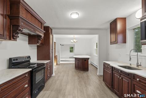 16 Griffin South Road Bloomfield CT 06002