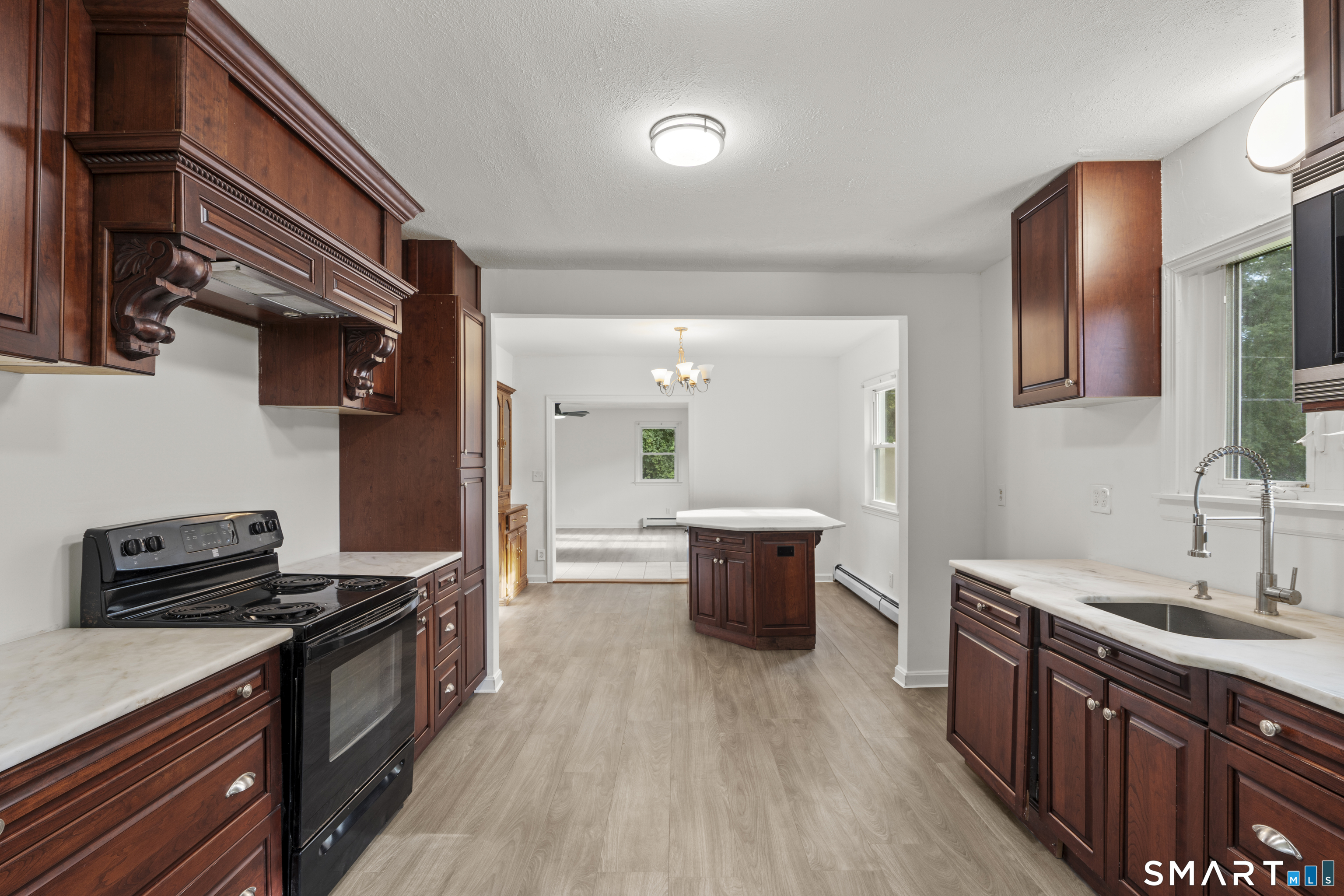 16 Griffin South Road Bloomfield CT 06002