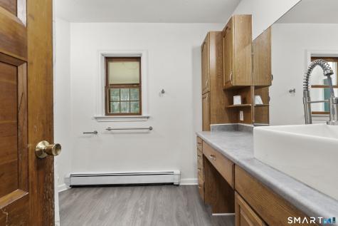 16 Griffin South Road Bloomfield CT 06002