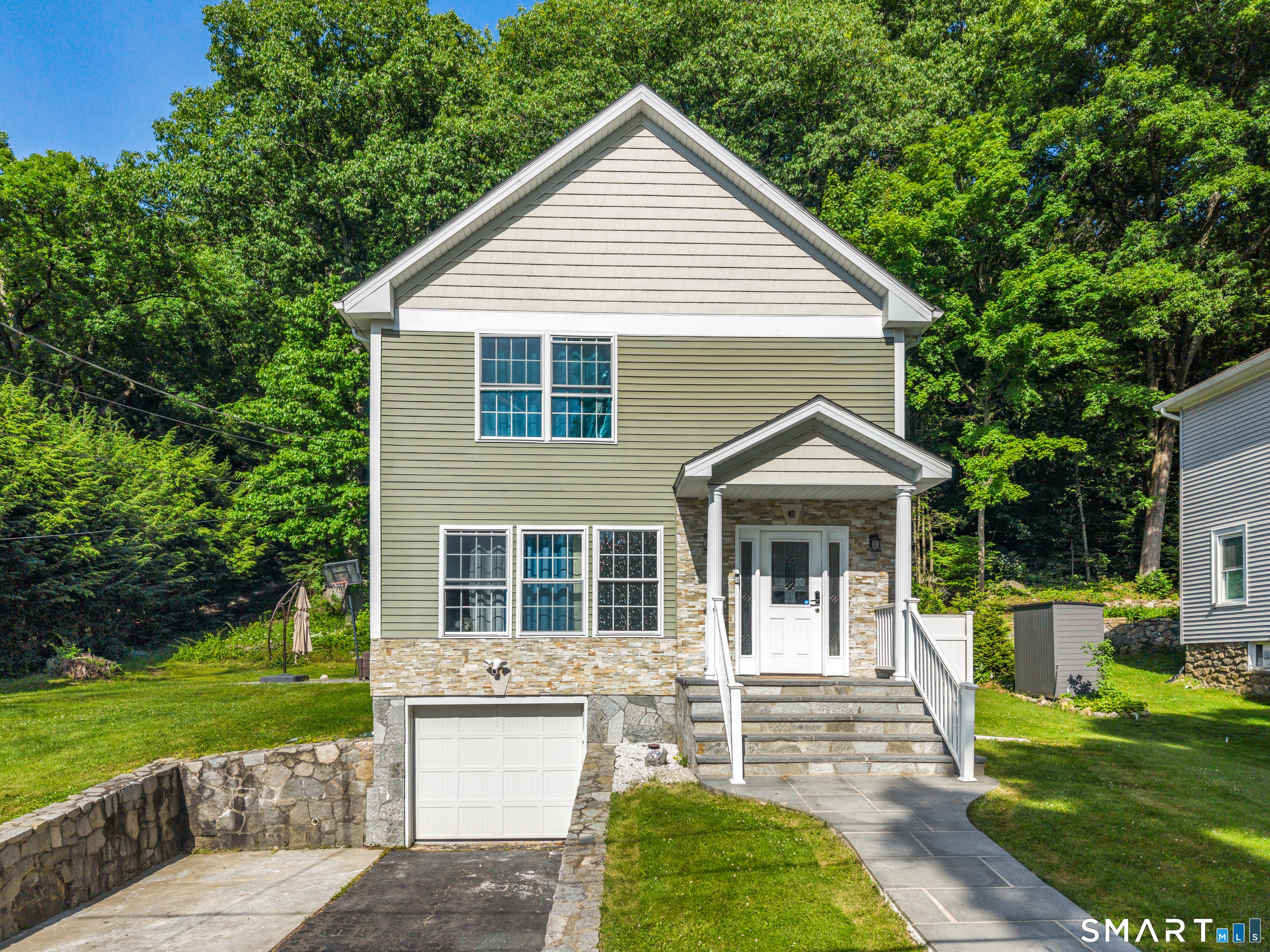 42 White Avenue Middlebury CT 06762