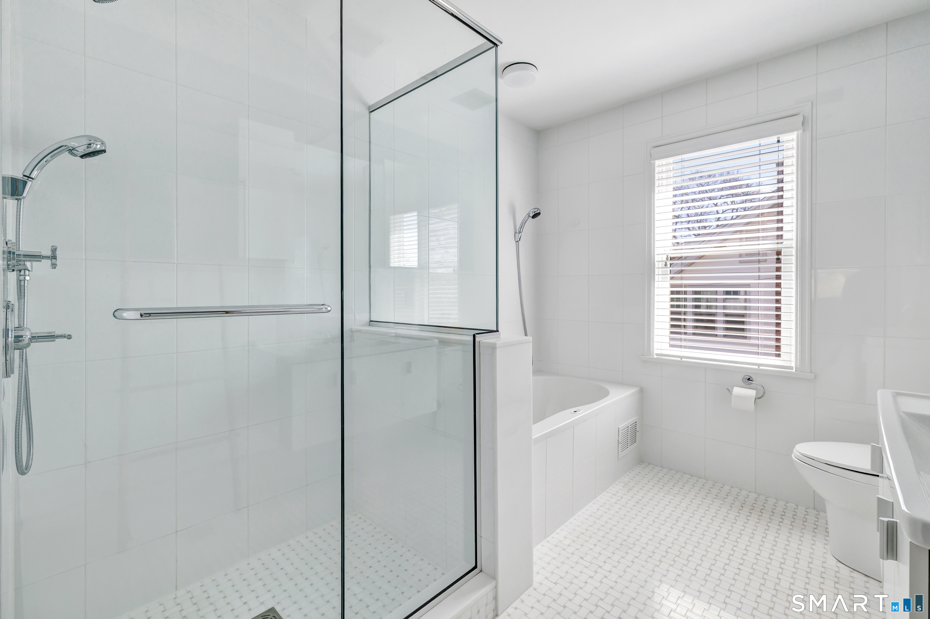 126 Fifth Avenue Milford CT 06460