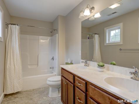 33 Hunters Lane Southington CT 06479