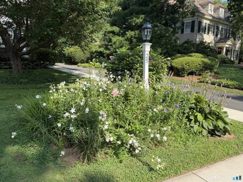 25 Walbridge Road West Hartford CT 06119