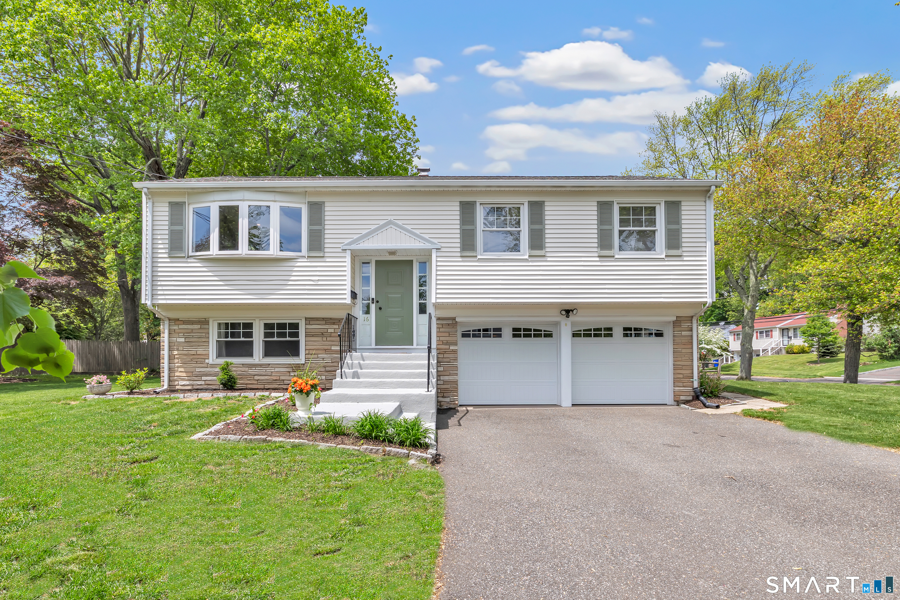16 Mayflower Circle Fairfield CT 06824