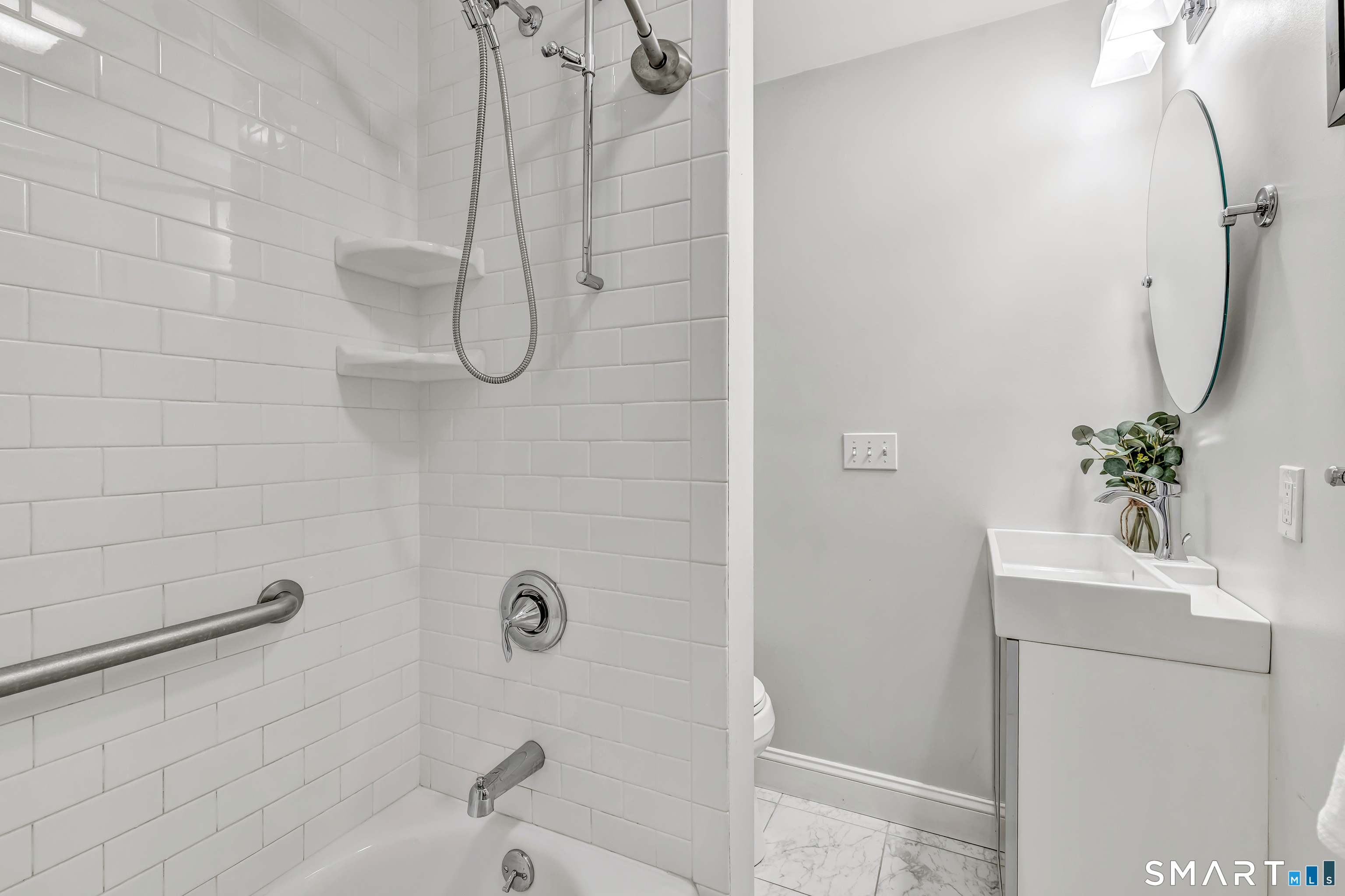 16 Mayflower Circle Fairfield CT 06824