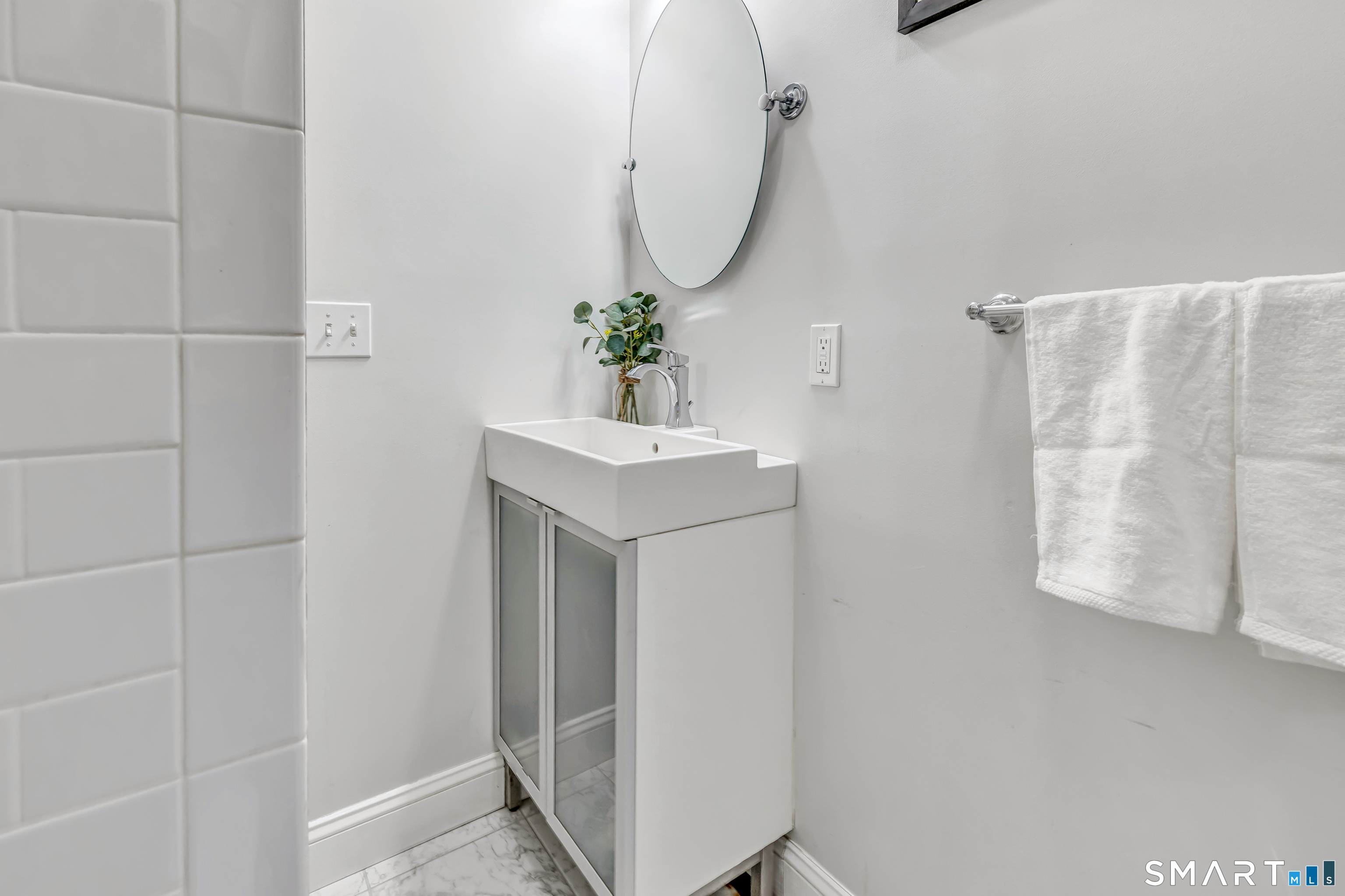 16 Mayflower Circle Fairfield CT 06824