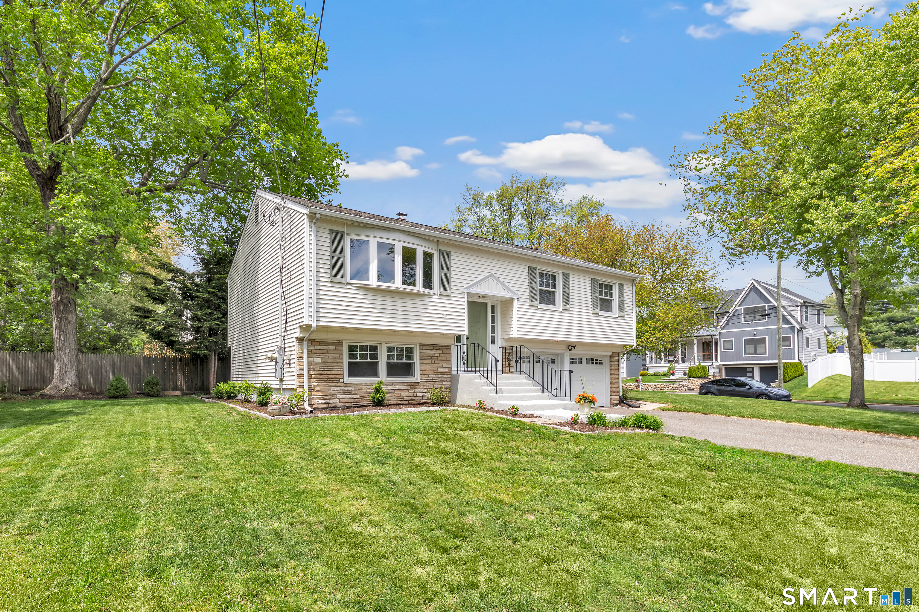 16 Mayflower Circle Fairfield CT 06824