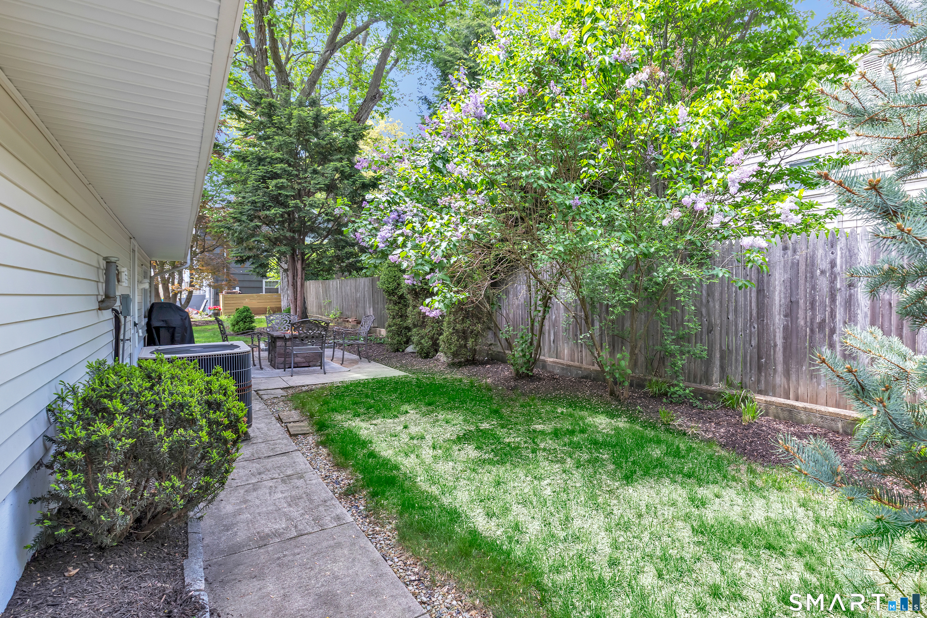 16 Mayflower Circle Fairfield CT 06824