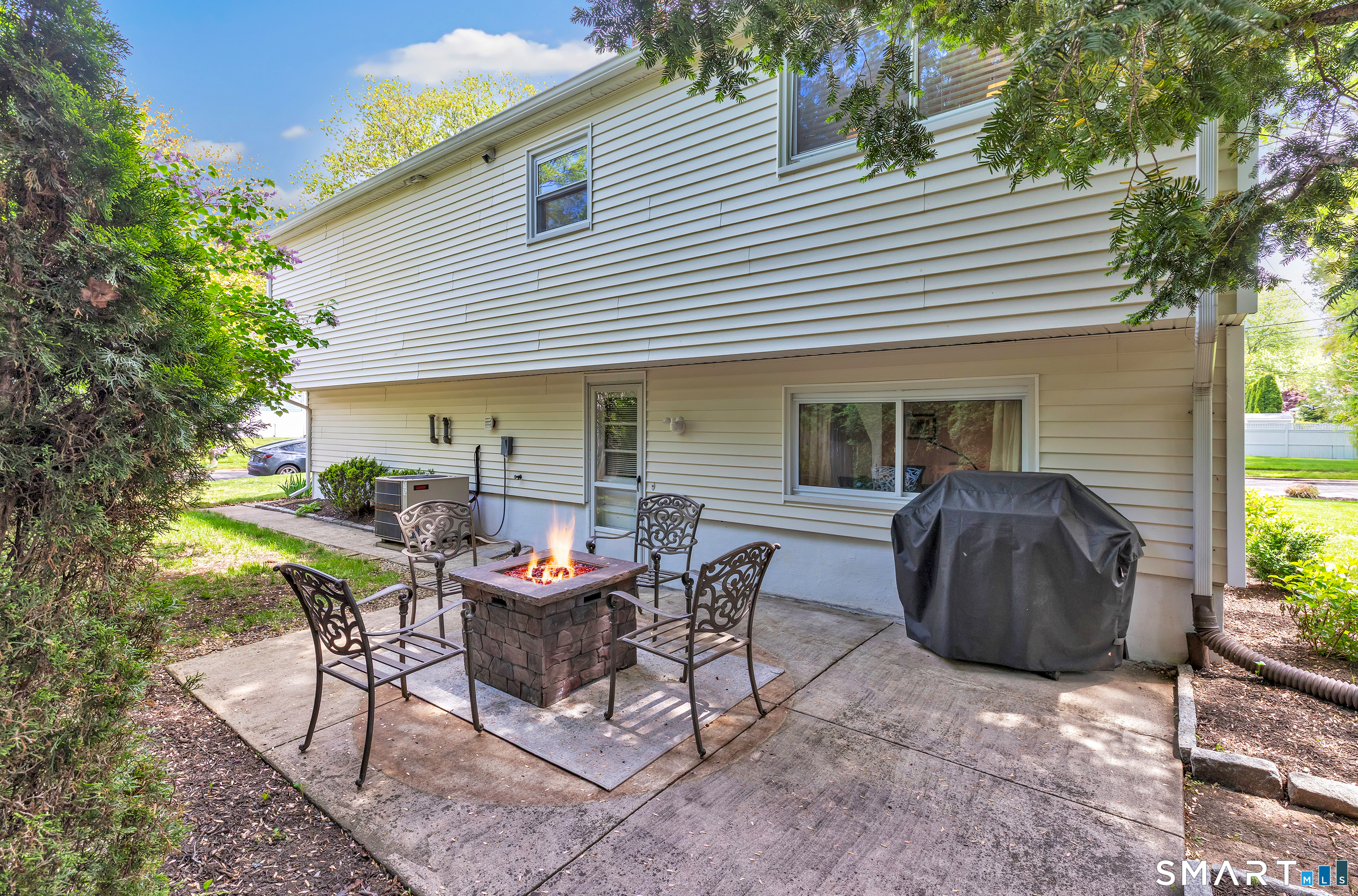16 Mayflower Circle Fairfield CT 06824