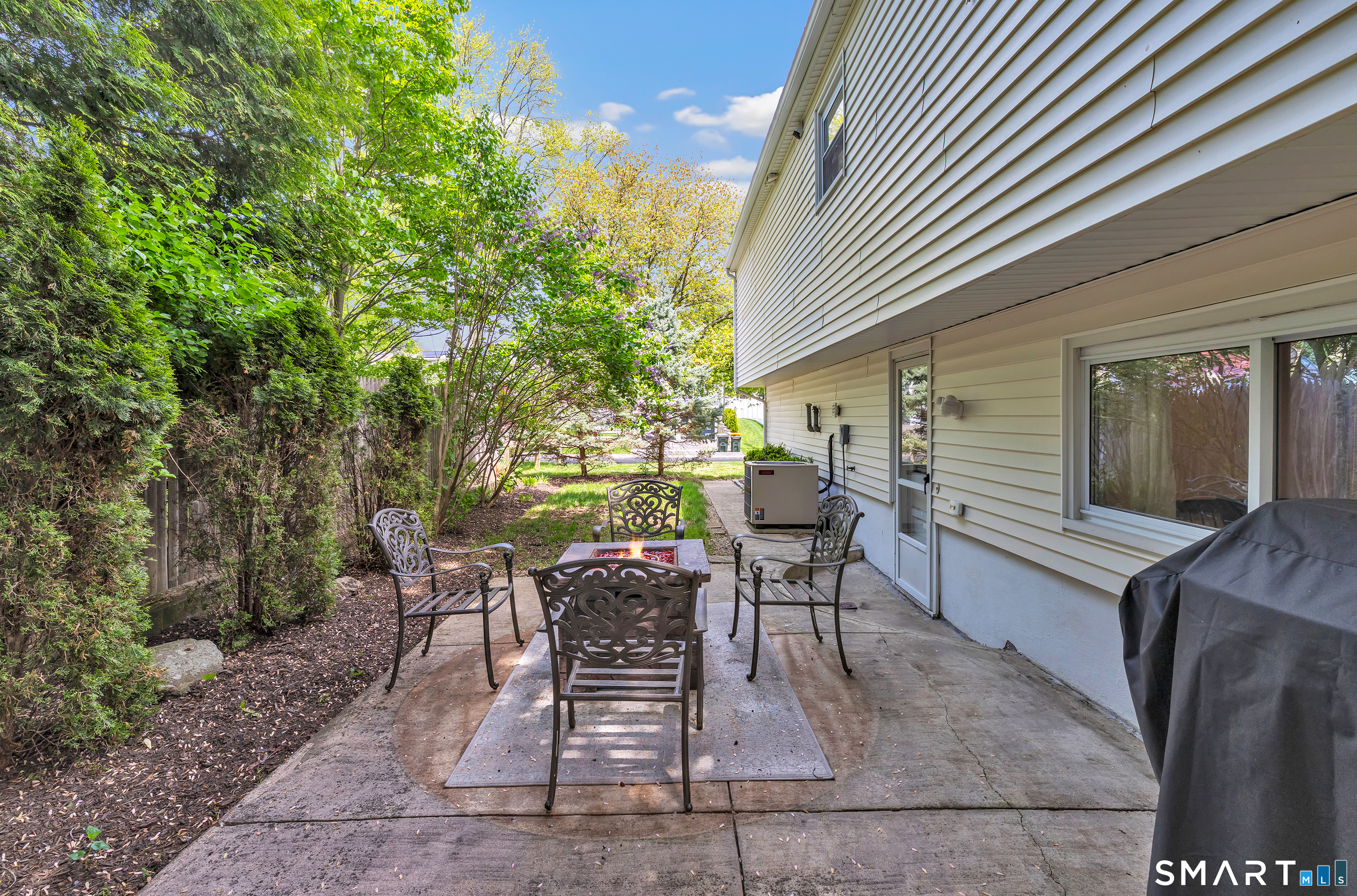16 Mayflower Circle Fairfield CT 06824