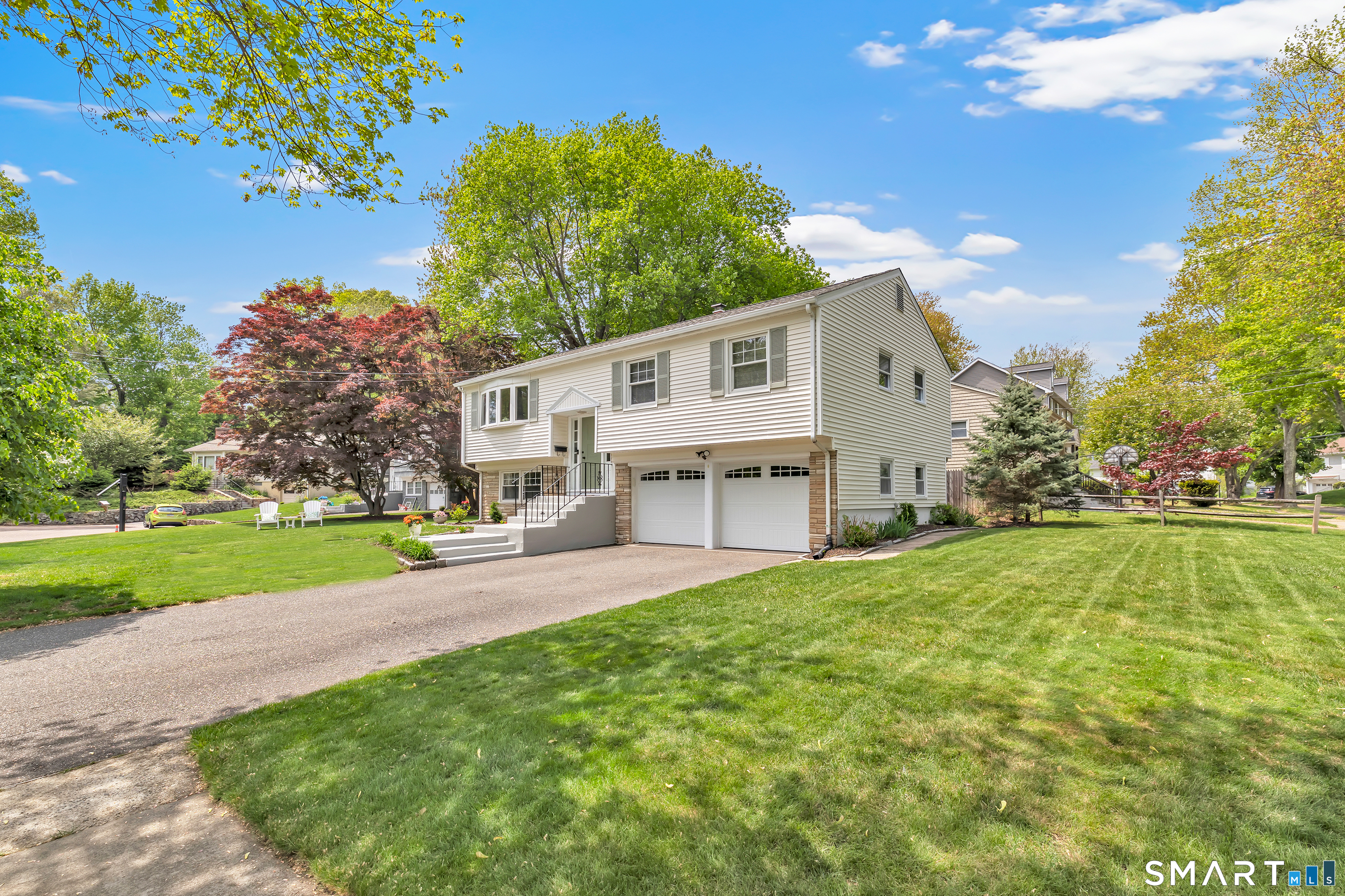 16 Mayflower Circle Fairfield CT 06824