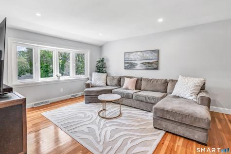 16 Mayflower Circle Fairfield CT 06824