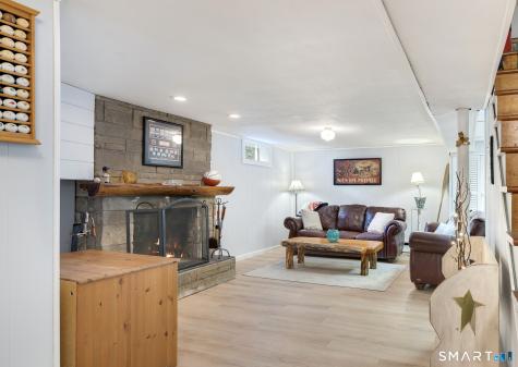 25 Fleetwood Road Bristol CT 06010