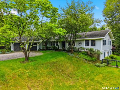49 River Road Essex CT 06426