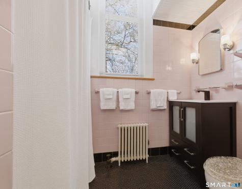 597 Pequot Avenue New London CT 06320