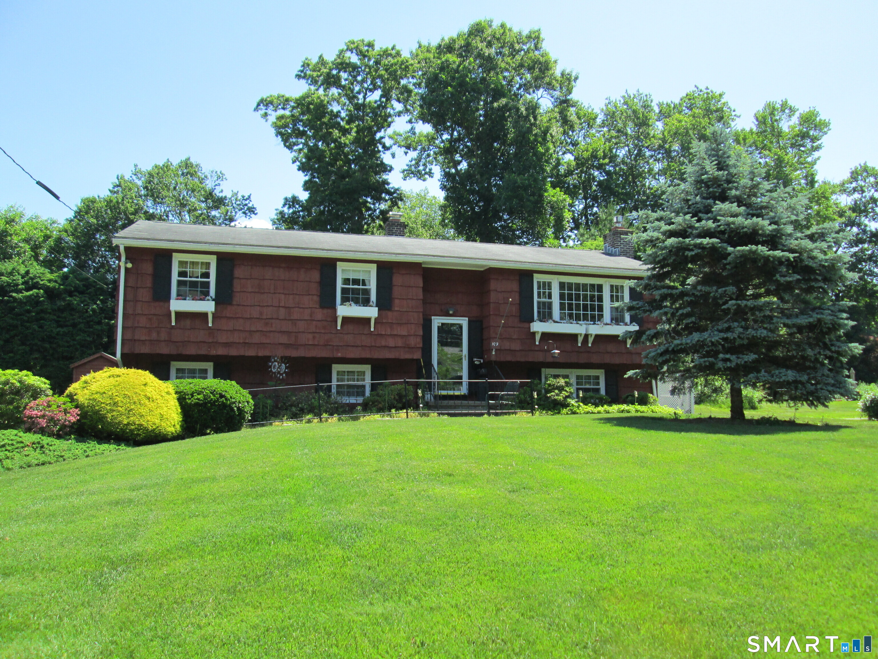 109 Wedgewood Drive Naugatuck CT 06770