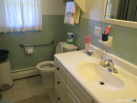 109 Wedgewood Drive Naugatuck CT 06770