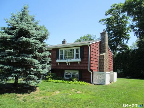 109 Wedgewood Drive Naugatuck CT 06770