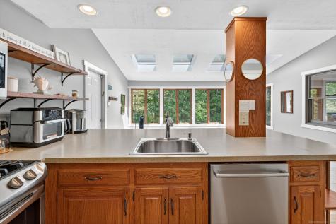 20 Sunrise Trail East Lyme CT 06333