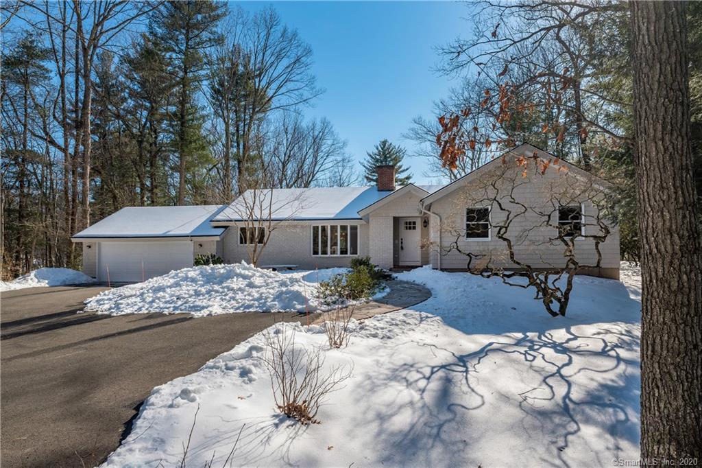 93 Reverknolls Avon CT 06001