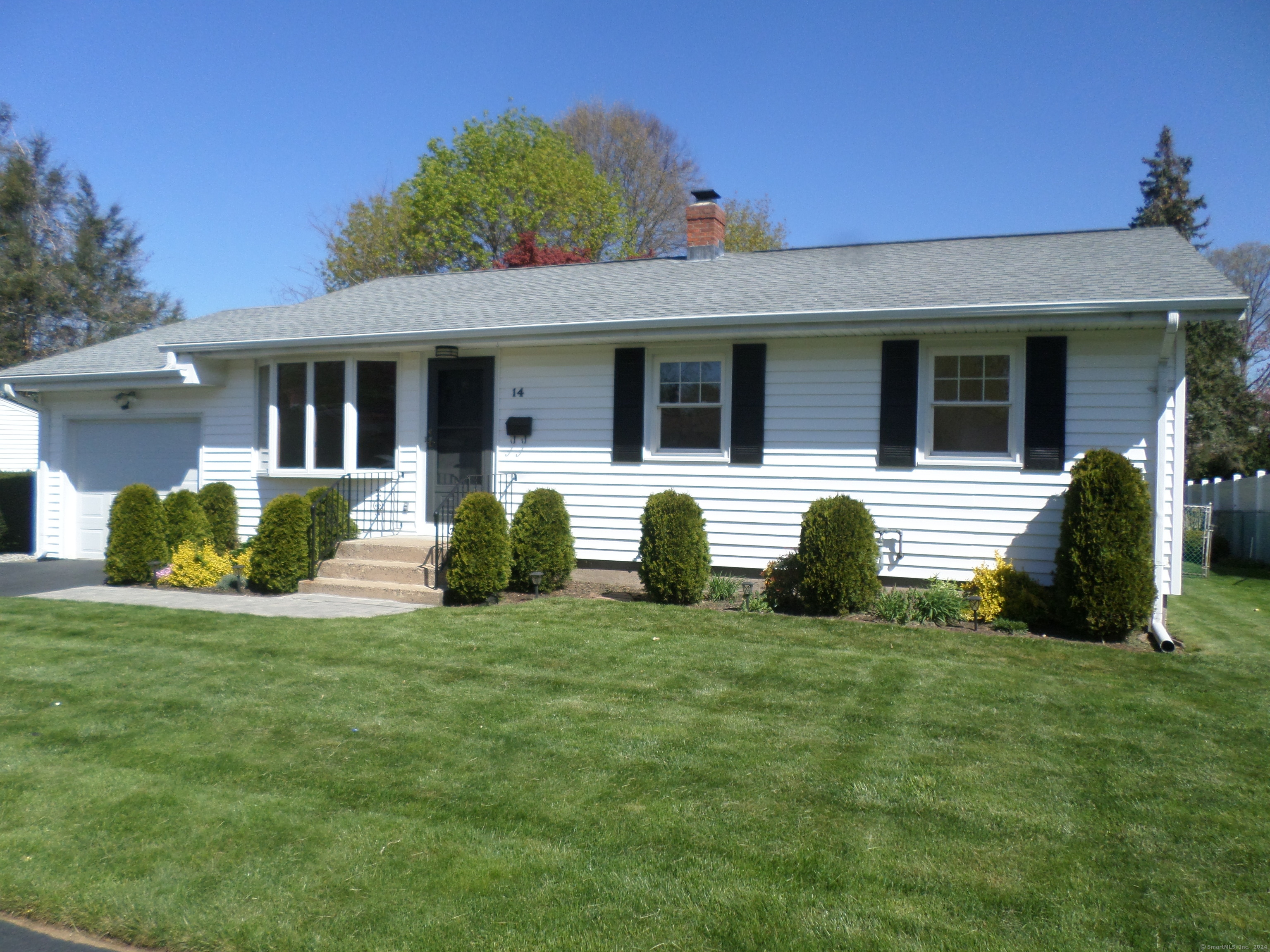 14 Village Circle Hamden CT 06514