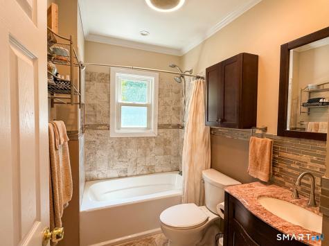 33 Salem Road East Hartford CT 06118