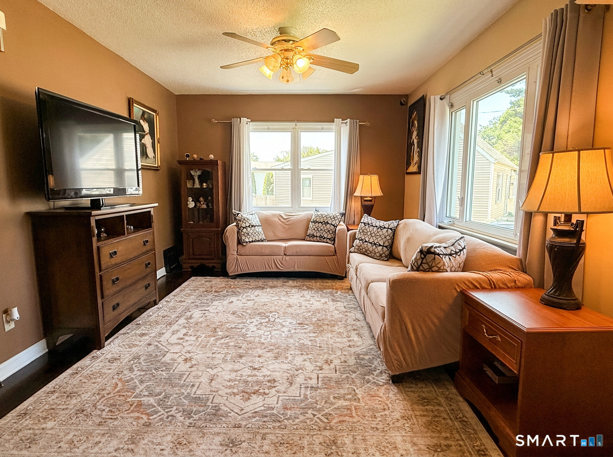 33 Salem Road East Hartford CT 06118