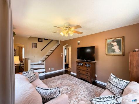 33 Salem Road East Hartford CT 06118