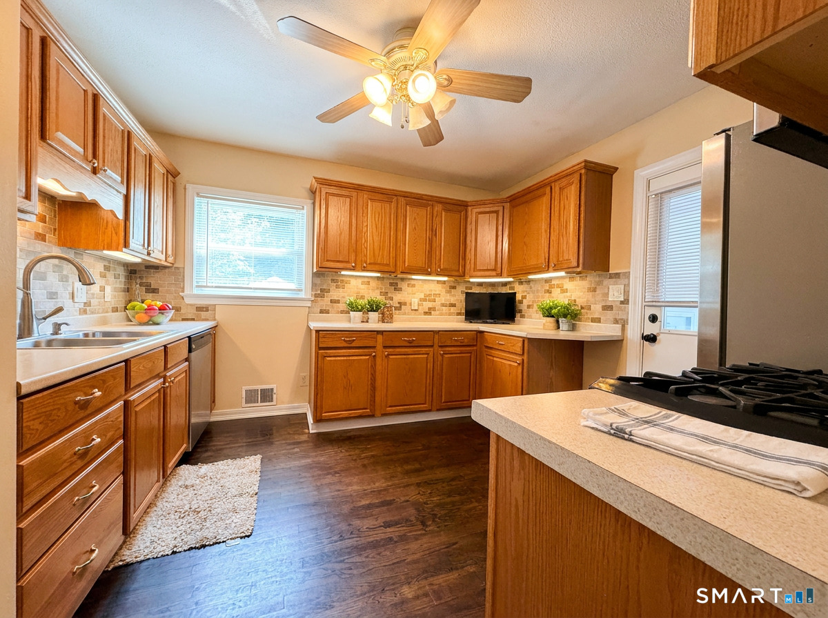 33 Salem Road East Hartford CT 06118