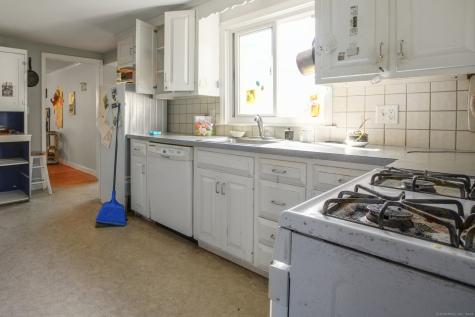 11 Fairwood Farms Drive West Hartford CT 06107