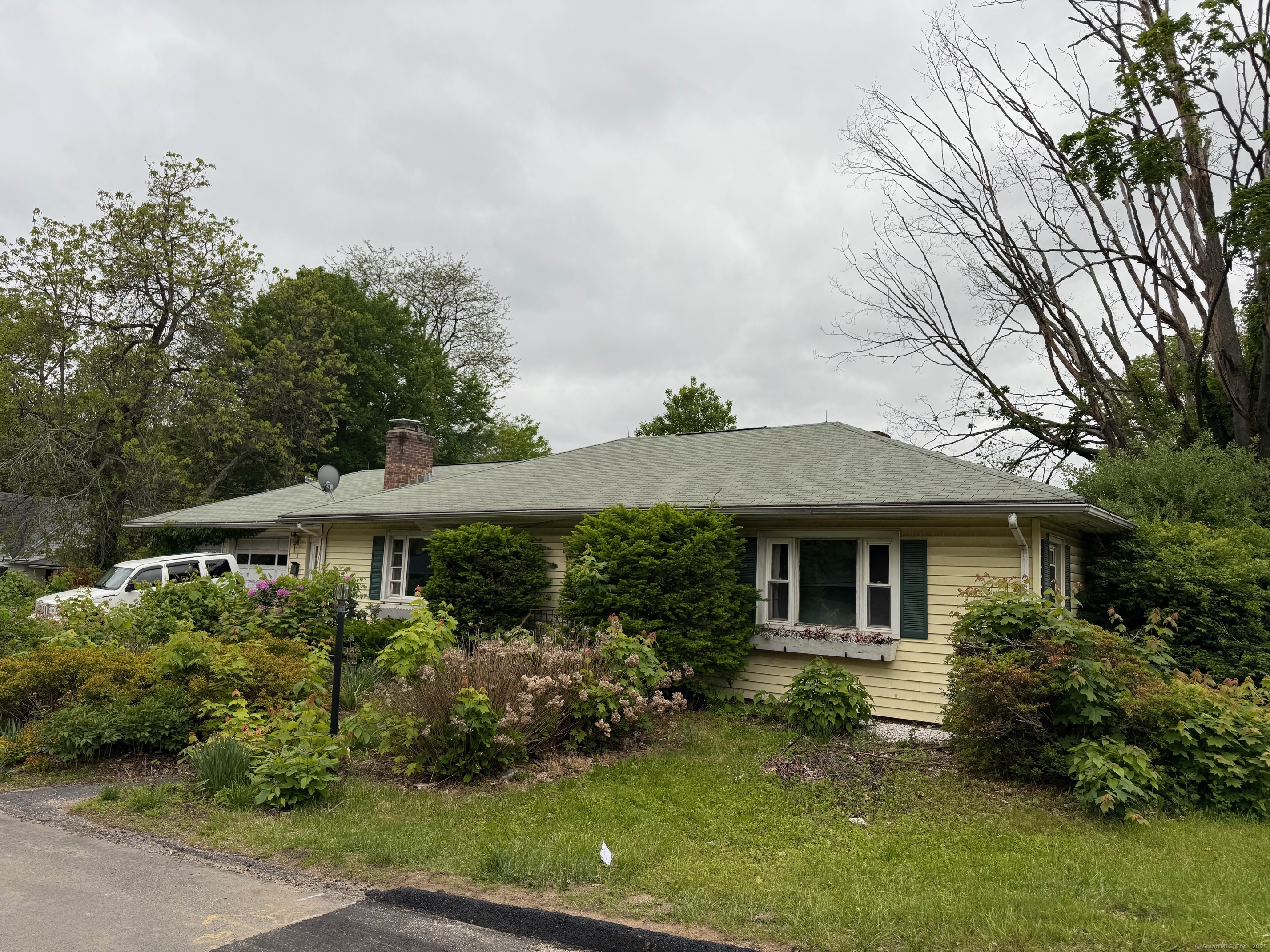 8 Bonnie Lane Waterbury CT 06705