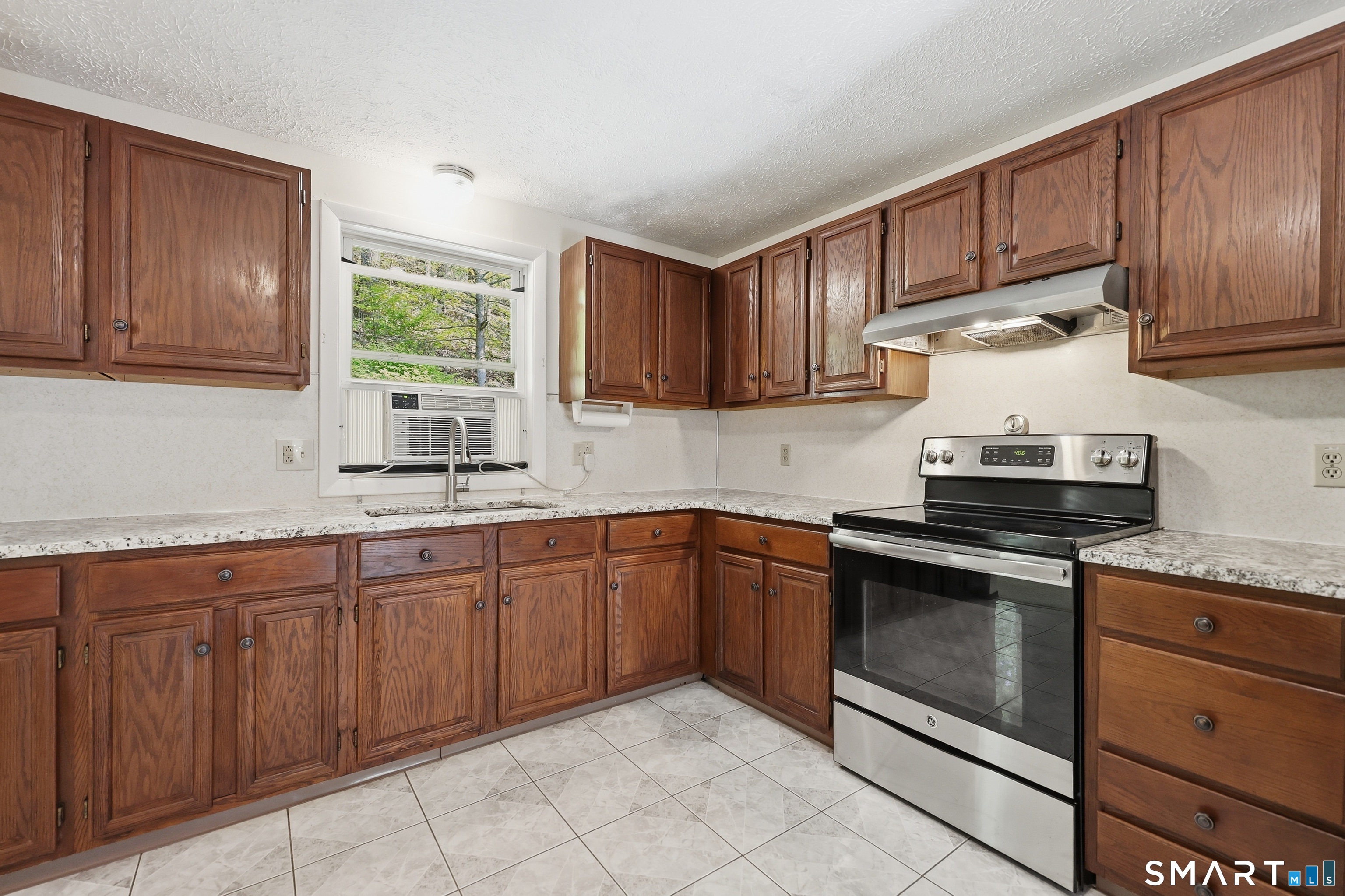 102 Metacomet Road Plainville CT 06062