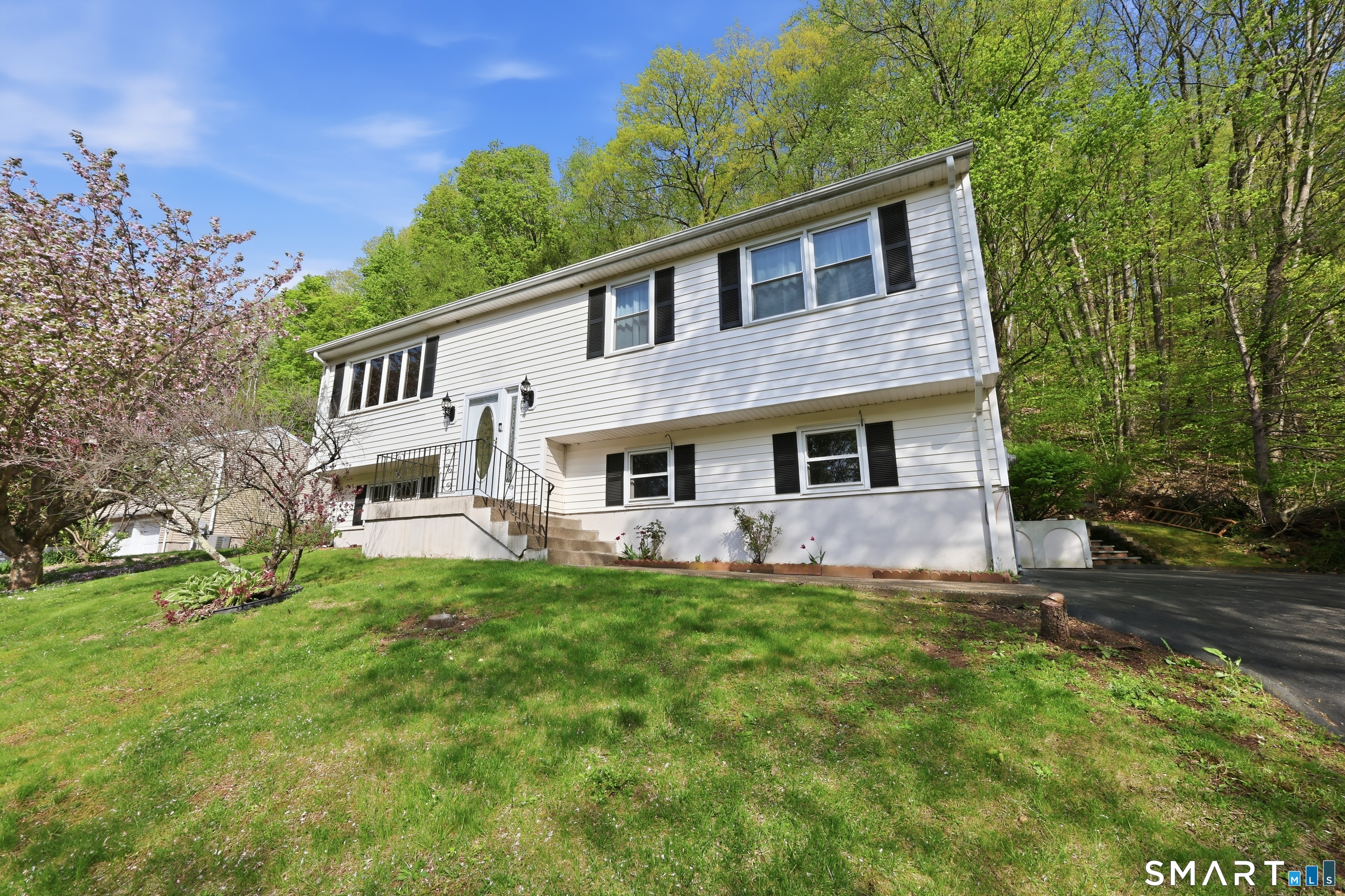 102 Metacomet Road Plainville CT 06062
