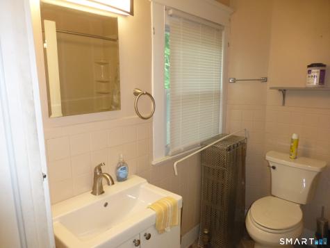 102 Norwood Avenue New London CT 06320