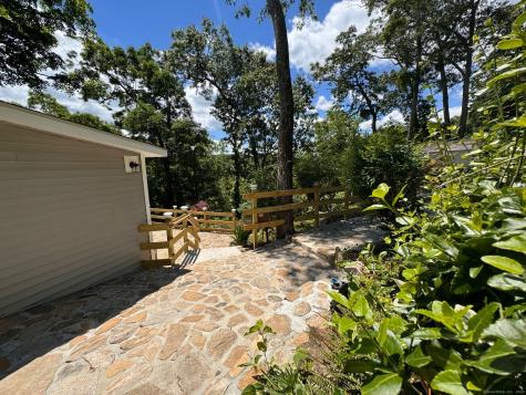 22 Hemlock Trail Newtown CT 06482