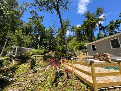 22 Hemlock Trail Newtown CT 06482