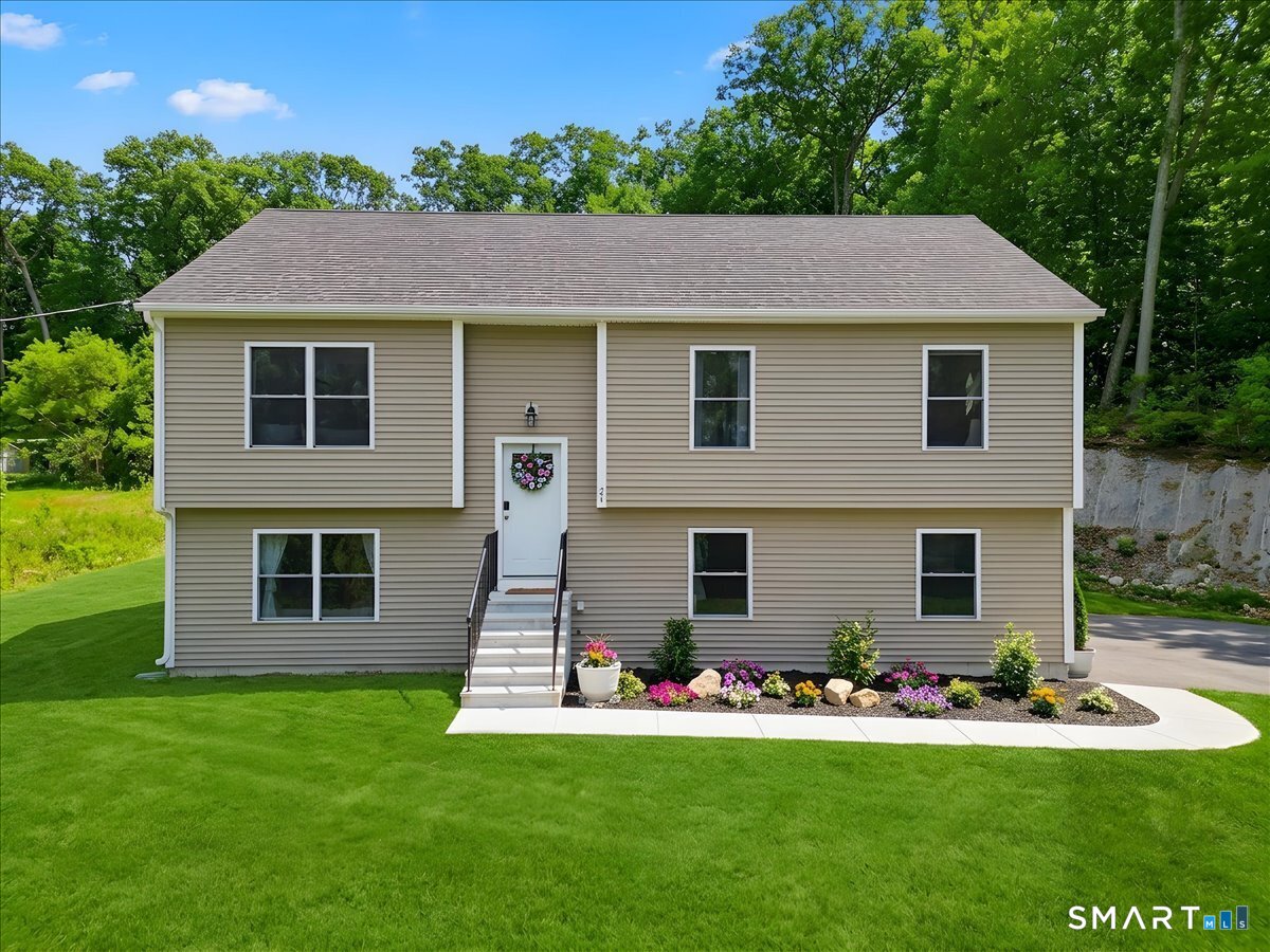 21 Tanager Lane Ledyard CT 06335