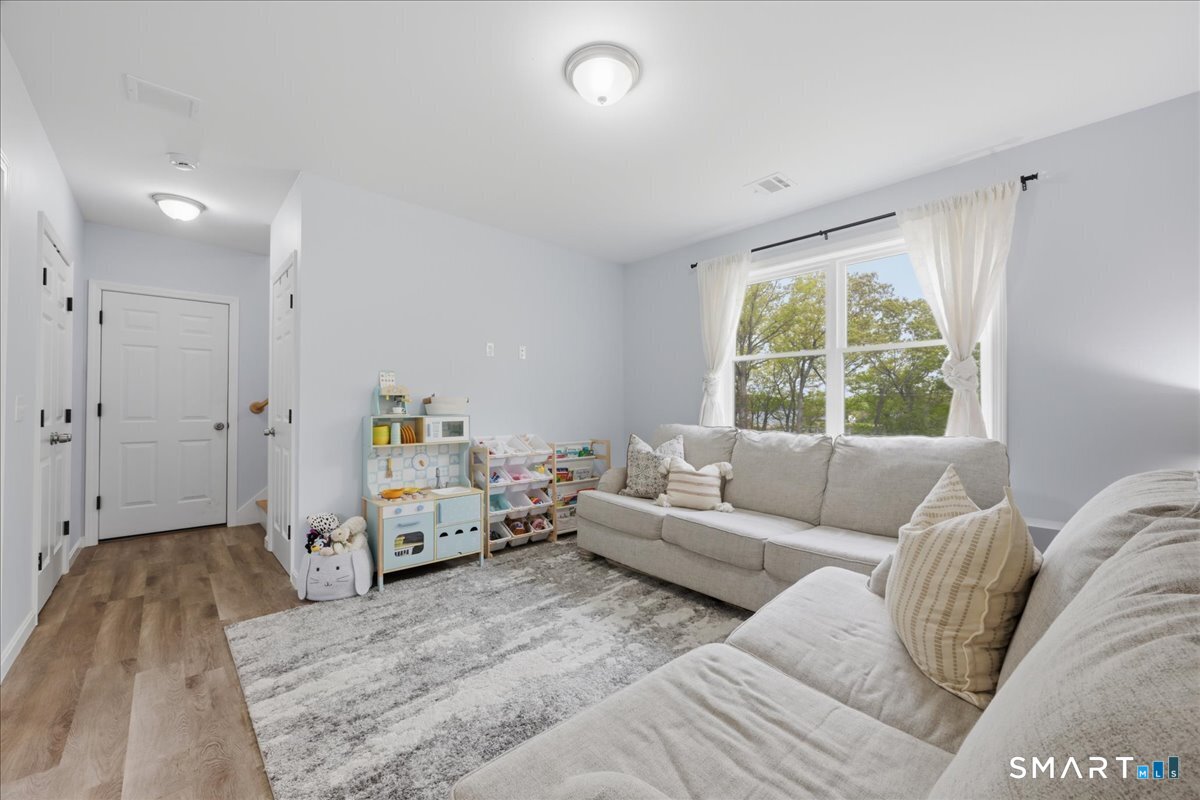 21 Tanager Lane Ledyard CT 06335