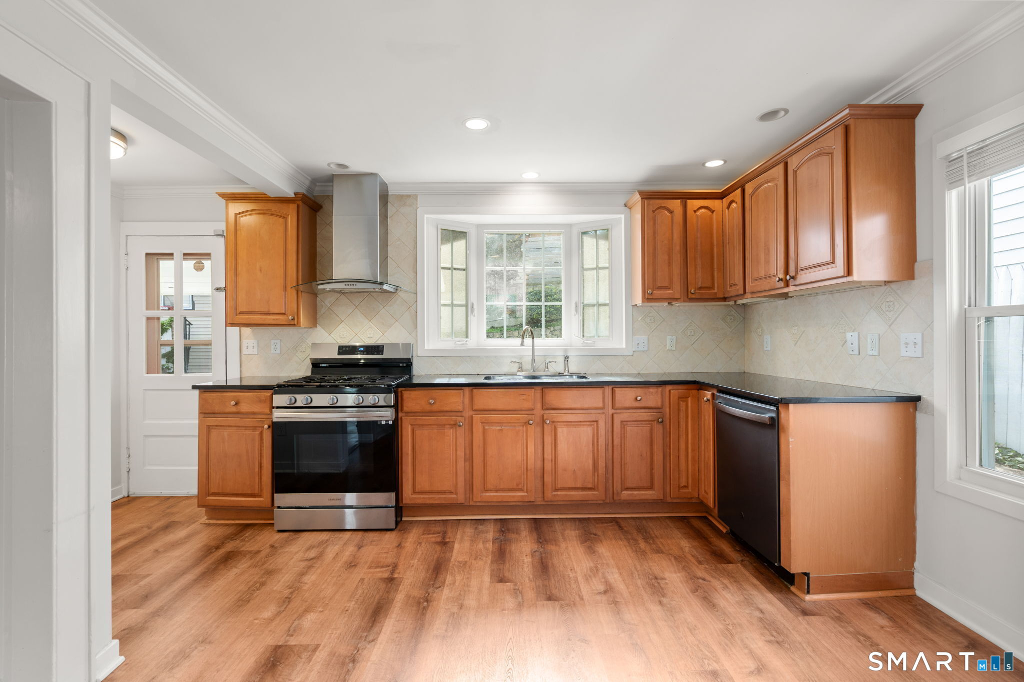 33 New England Avenue Fairfield CT 06824