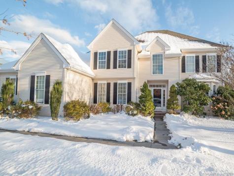 35 Buckingham Road Avon CT 06001