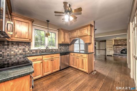 41 Tuttle Court Bethany CT 06524