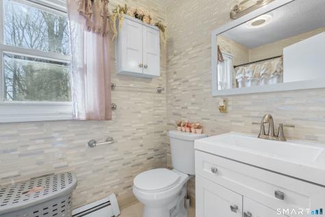 15 Kenneth Circle Waterbury CT 06710