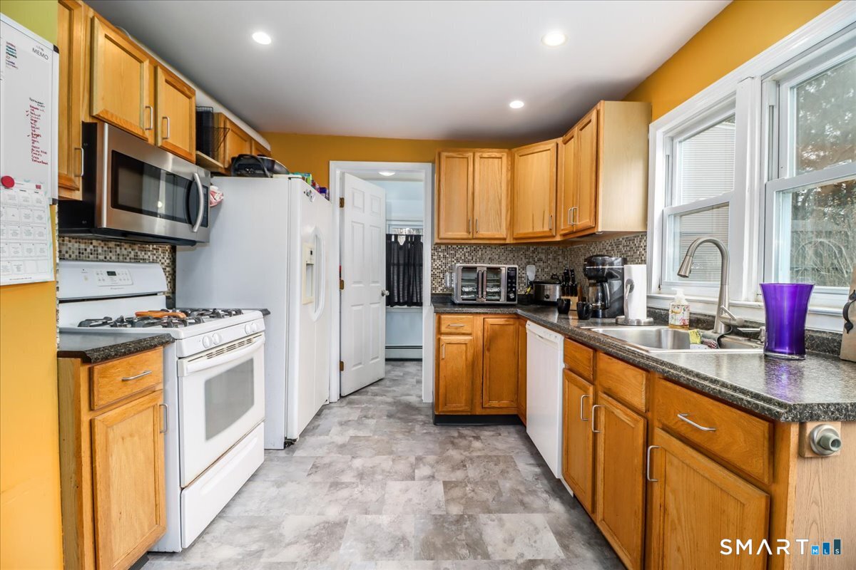 2 Reeds Lane Stratford CT 06614