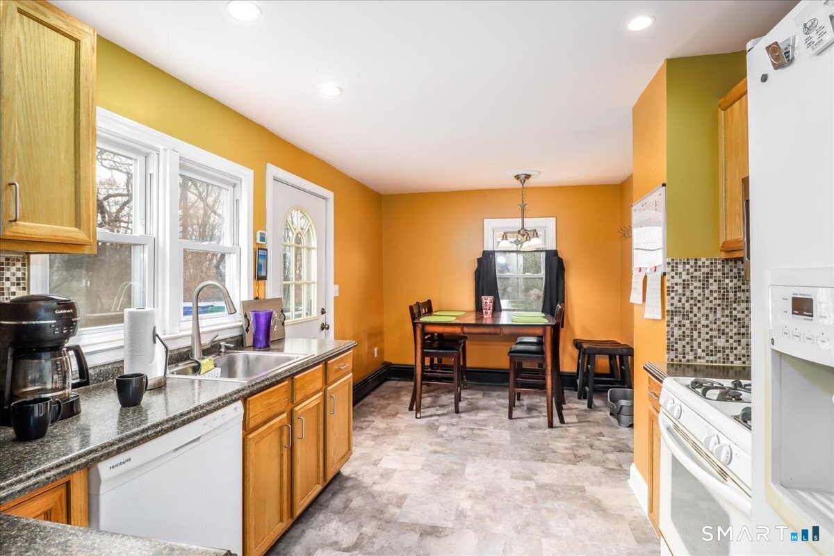 2 Reeds Lane Stratford CT 06614