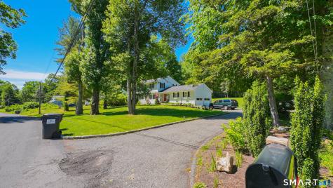 27 Powder Horn Hill Brookfield CT 06804