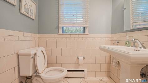 27 Powder Horn Hill Brookfield CT 06804