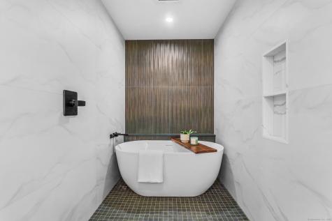 5 Delivery Lane New Milford CT 06776