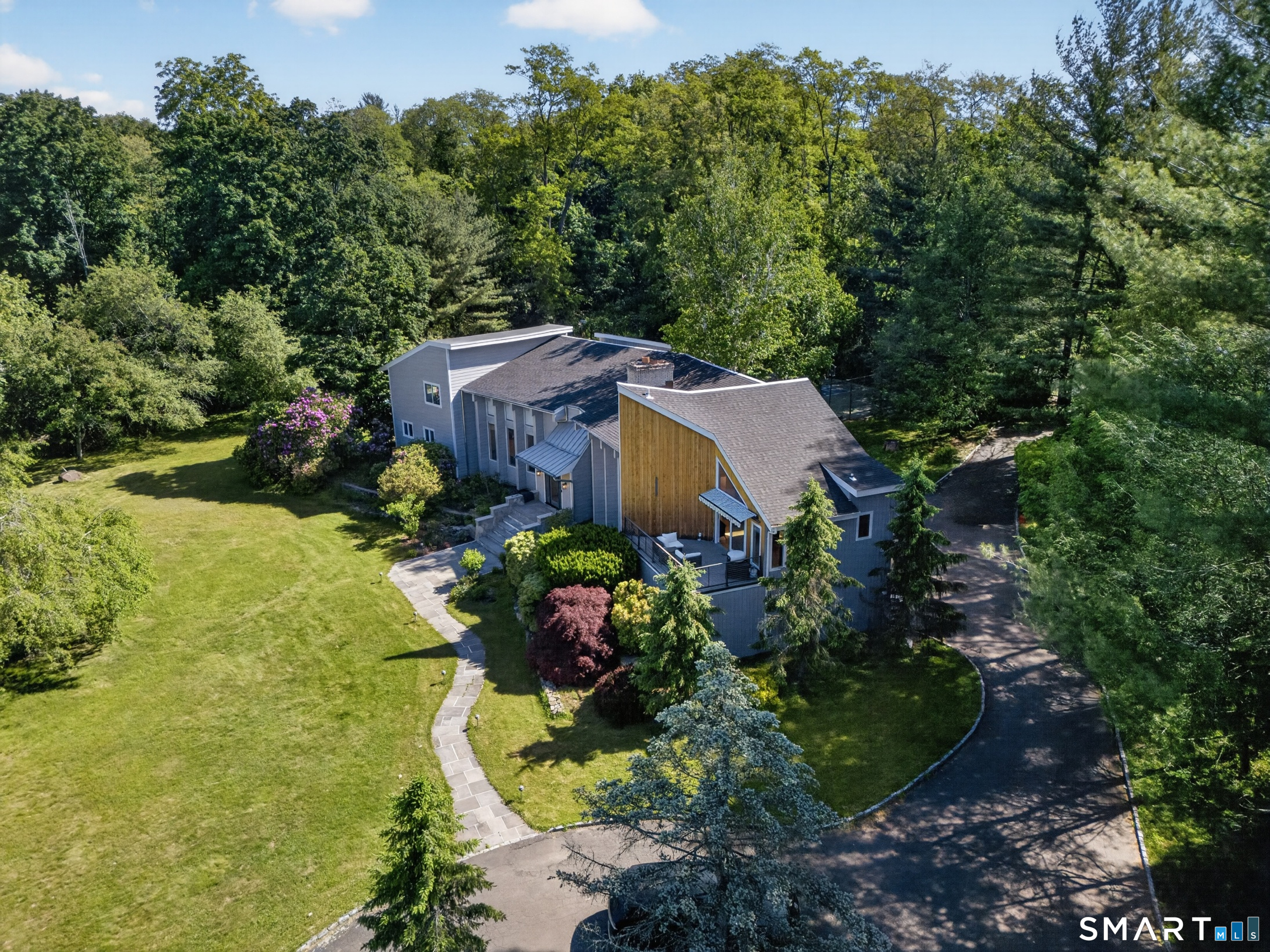Fairfield CT, 2177 Cross Highway