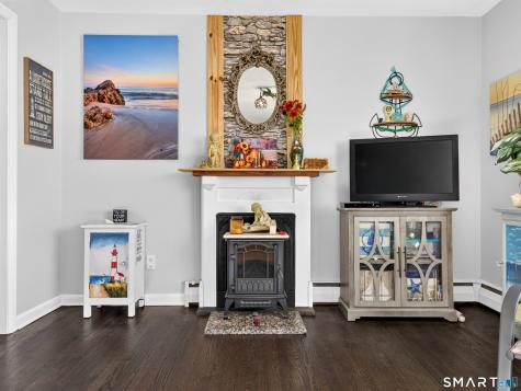 6 Hilltop Terrace Waterford CT 06385