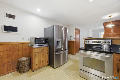 8 Fairwood Farms Drive West Hartford CT 06107